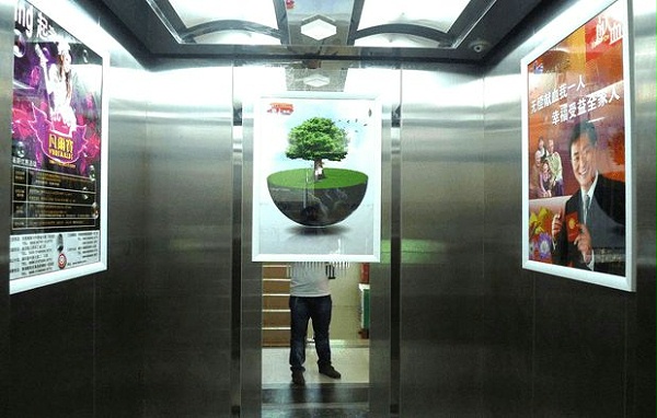 电梯投影广告