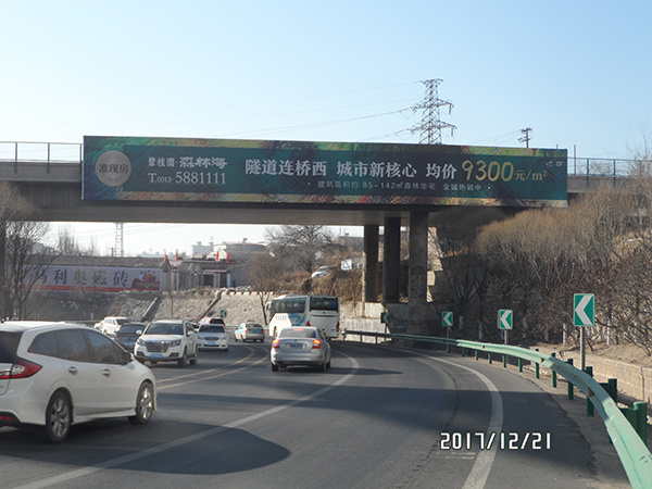 桥体广告