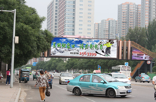 张家口市中胜云城 人行过街天桥双侧双面LED电子屏
