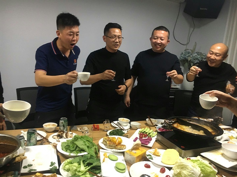 集体喝酒照片